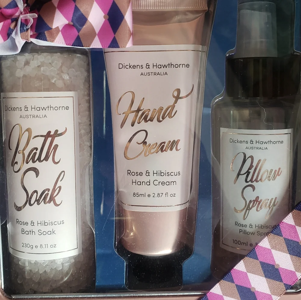 NWT Dickens & Hawthorne Australia Bath Set Rose Hibiscus